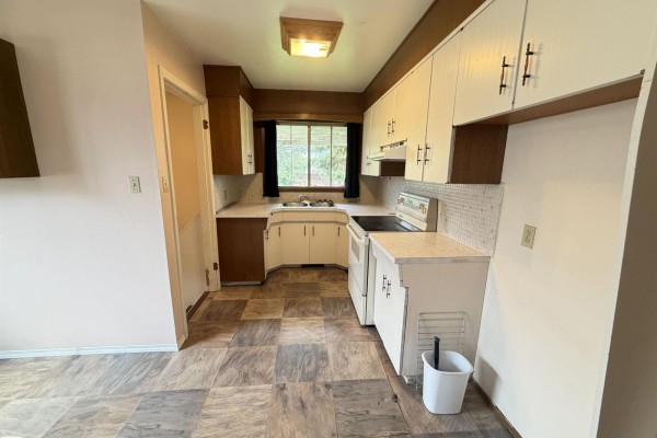Kitchen - 10368 108 Av, Westlock, AB T7P1J3 Photo 3