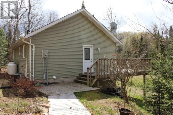1037 Andek Trail, Highlands East, ON, photo 2