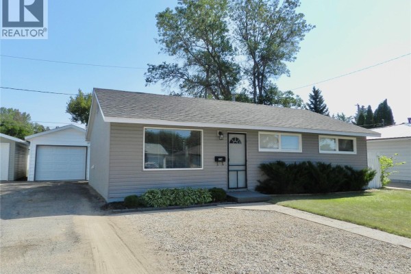 1037 Bogue Avenue, Moose Jaw, SK, photo 2