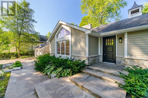 Primary Bedroom - 1037 Lakeshore Road W, Oakville, ON L6L1E7 Photo 5