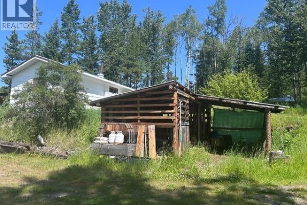 Eating area - 10370 W 16 Highway, Burns Lake, BC V0J1E1 Photo 3