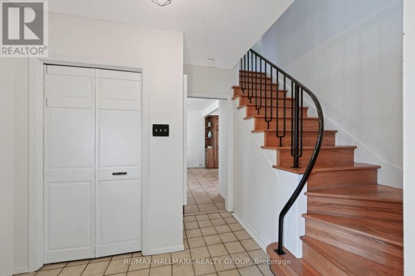 1038 Arnot Road, Ottawa, ON K2C0H4 Photo 4