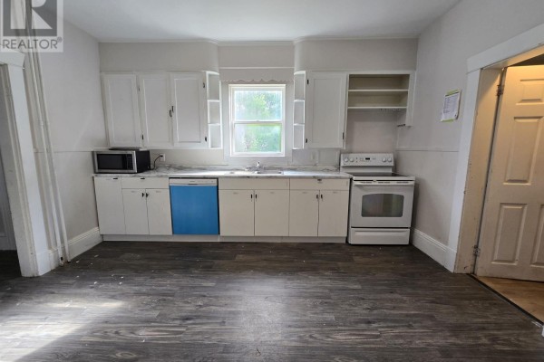 3pc Bathroom - 1038 George Street, Sydney, NS B1P1M8 Photo 5