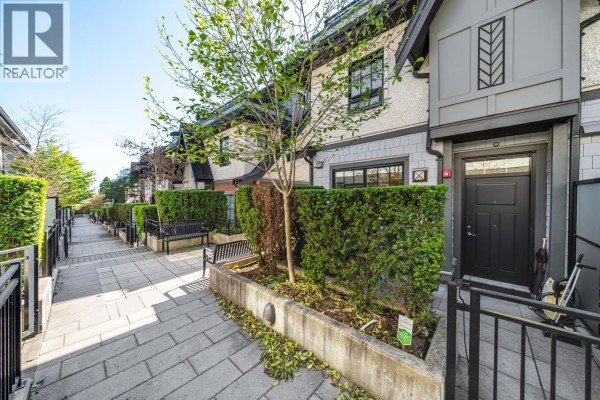 1038 Park Drive, Vancouver, BC V6P0H9 Photo 5