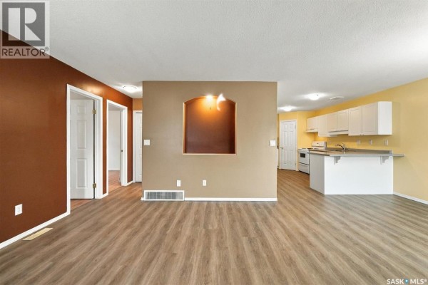 Living room - 103a 425 Keevil Crescent, Saskatoon, SK S7N4R9 Photo 3