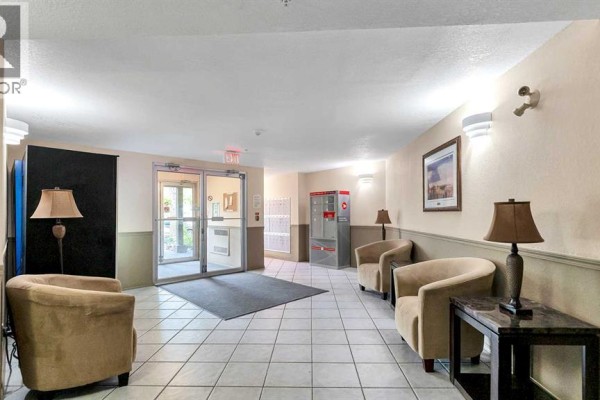 Dining room - 104, 245 Red Deer Drive Sw, Medicine Hat, AB T1A8P4 Photo 3