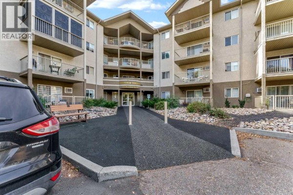 Kitchen - 104, 245 Red Deer Drive Sw, Medicine Hat, AB T1A8P4 Photo 4