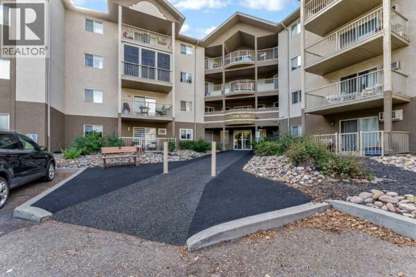 Bedroom - 104, 245 Red Deer Drive Sw, Medicine Hat, AB T1A8P4 Photo 5