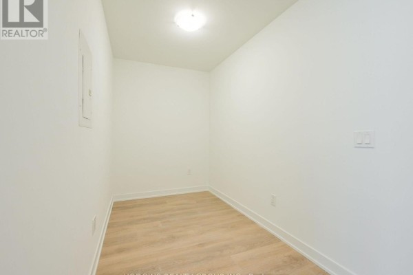 Den - 104 - 1035 Southdown Road, Mississauga, ON L5J0A2 Photo 4