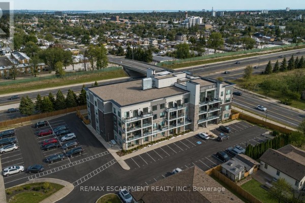 104 - 120 Springvalley Crescent, Hamilton, ON, photo 3