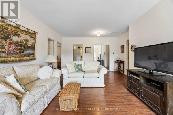 Bedroom - 104 - 1715 Kingston Road, Toronto, ON M1N1S8 Photo 5