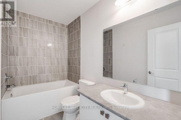 Bathroom - 104 - 585 Colborne Street E, Brantford, ON N3S0K4 Photo 4