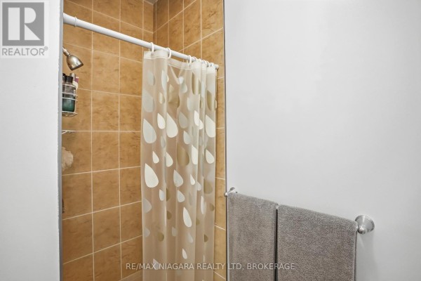Bathroom - 104 - 6045 Dunn Street, Niagara Falls, ON L2G2P2 Photo 4