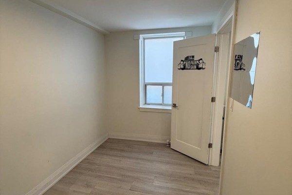 104 - 699 Eglinton Avenue W, Toronto, ON M5N1C6 Photo 4