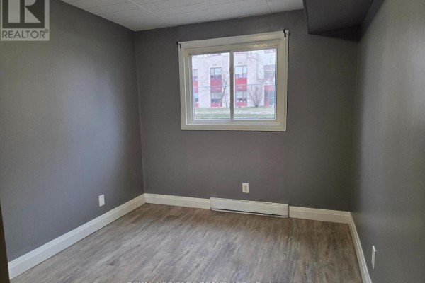 Dining room - 104 - 8800 Willoughby Drive, Niagara Falls, ON L2G6X8 Photo 5