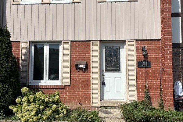 Eating area - 104 - 900 Central Park Drive, Brampton, ON L6S3J6 Photo 2