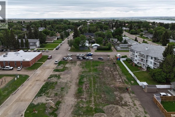 View of lot 104-106 Thomson from the side, with nearby buildings and snow patches. - 104-106 Thomson Street, Outlook