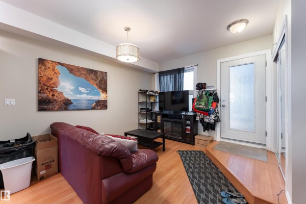 Family room - #104 11933 106 Av Nw, Edmonton, AB T5H0S2 Photo 3