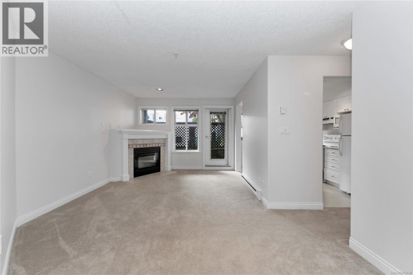 Bathroom - 104 1580 Christmas Ave, Saanich, BC V8P2X2 Photo 4