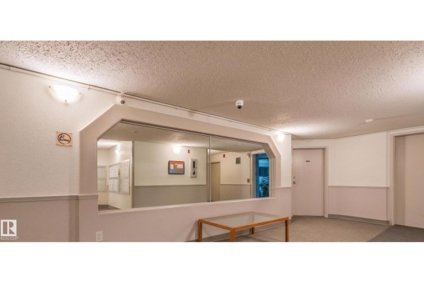 Kitchen - #104 17109 67 Av Nw, Edmonton, AB T5T6E6 Photo 3