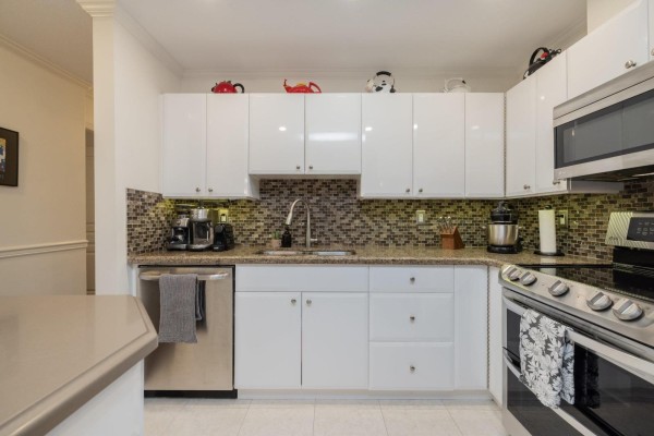 104 1952 152a Street, Surrey, BC V4A9T2 Photo 4