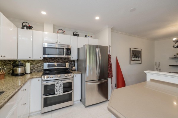 104 1952 152a Street, Surrey, BC V4A9T2 Photo 5