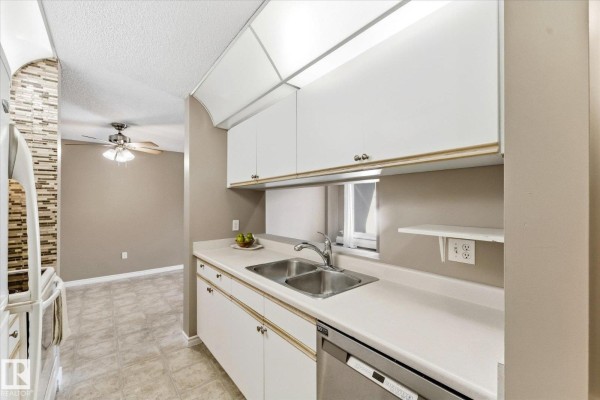 Kitchen - #104 2508 50 St Nw, Edmonton, AB T6L6X9 Photo 3