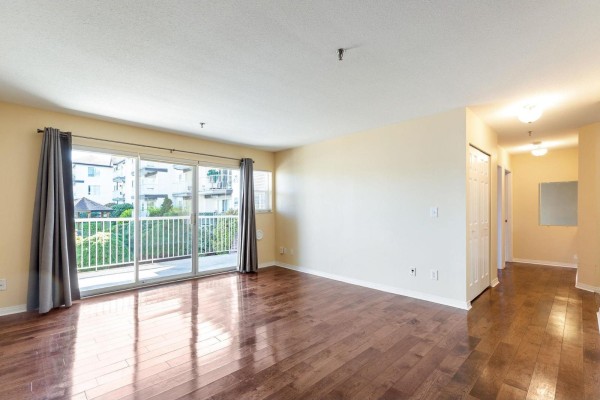 104 33535 King Road, Abbotsford, BC V2S6Z5 Photo 2