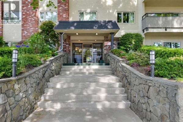 Ensuite - 104 360 Dallas Rd, Victoria, BC V8V1A8 Photo 4
