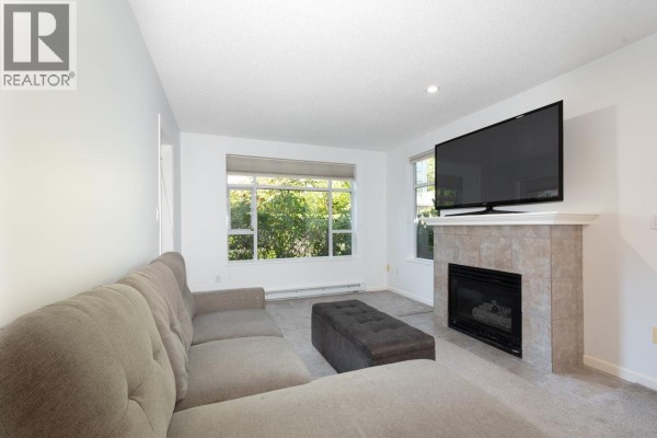 104 3625 Windcrest Drive, North Vancouver, BC V7G2S6 Photo 5