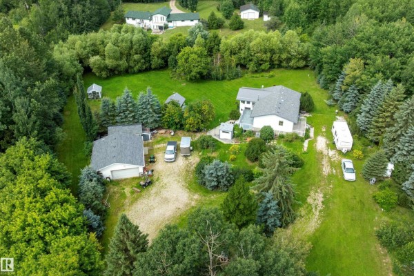 Family room - #104 52502 Rge Road 25, Rural Parkland County, AB T7Y2M2 Photo 3