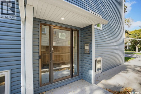Foyer - 104 720 8th Street E, Saskatoon, SK S7H0R3 Photo 3