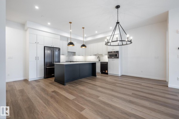 Kitchen - #104 7459 May Common Nw, Edmonton, AB T6R0X6 Photo 3