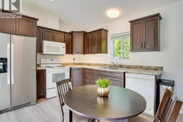 3pc Bathroom - 104-8430 Springbrook Road, Powell River, BC V8A0S3 Photo 5
