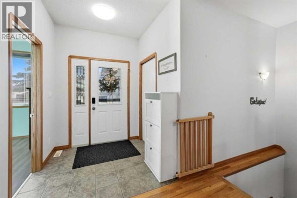 Living room - 104 Ackerman Crescent, Red Deer, AB T4R3B3 Photo 3