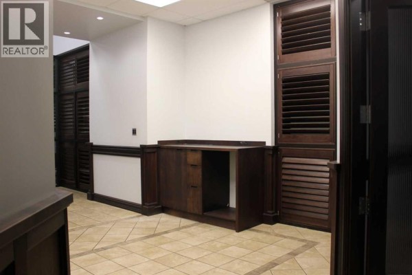 104 And 105, 2201 Box Springs Boulevard Nw, Medicine Hat, AB T1C0C8 Photo 4
