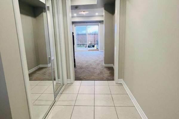 Living room - 104 Bannister Crescent, Brampton, ON L7A4H4 Photo 3
