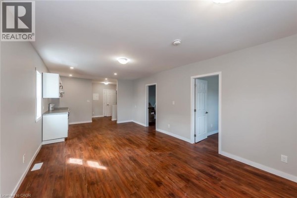 Bedroom - 104 Beach Road Unit# A, Hamilton, ON L8L3Z9 Photo 4