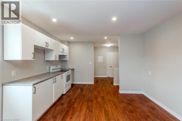 Living room - 104 Beach Road Unit# A, Hamilton, ON L8L3Z9 Photo 5