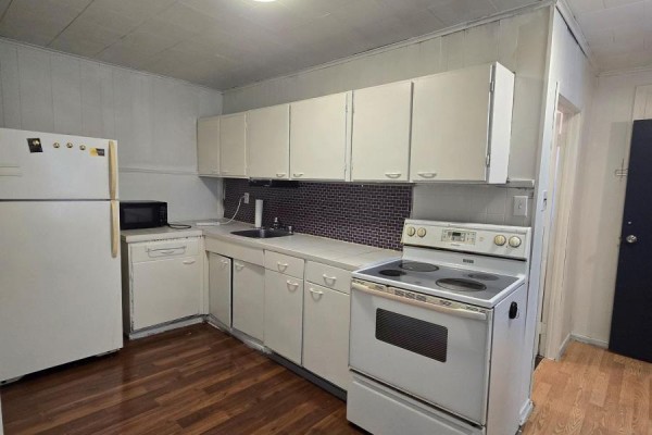 104 Centre Street N, Oshawa, ON, photo 3