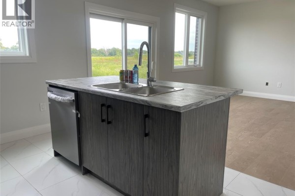 5pc Ensuite bath - 104 Eagle Street, Leamington, ON N8H0G5 Photo 5