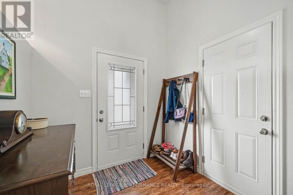 Family room - 104 French Avenue, South Stormont, ON K0C1P0 Photo 5