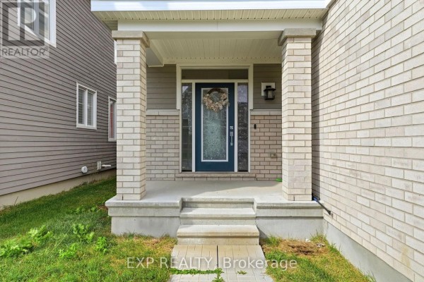 104 Hackamore Crescent, Ottawa, ON K0A2Z0 Photo 2