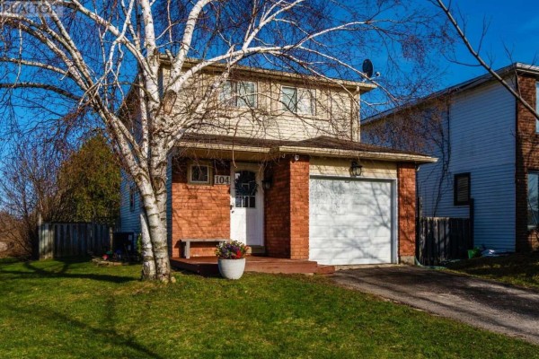 Kitchen - 104 Hickling Trail, Barrie, ON L4M5T4 Photo 2