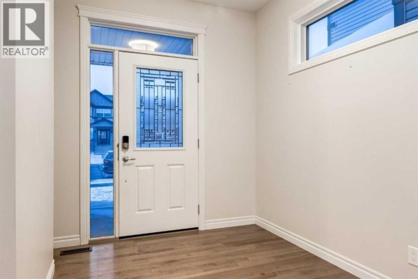 104 Hillcrest Avenue Sw, Airdrie, AB, photo 2