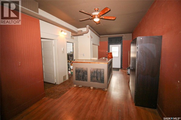 104 Maple Avenue S, Eastend, SK S0N0T0 Photo 2