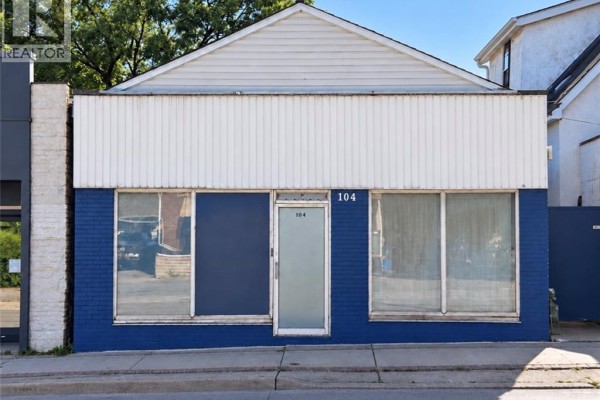 104 Parkdale Avenue N, Hamilton, ON, photo 2