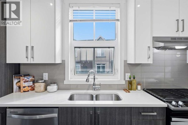 Kitchen - 104 Sherwood Lane Nw, Calgary, AB T3R0V3 Photo 4