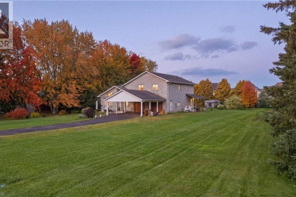 Family room - 104 Sideroad 18, Fergus, ON N1M2W3 Photo 4