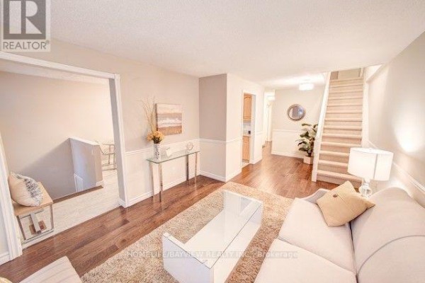 Bedroom 2 - 104 Willow(main Floor) Lane, Newmarket, ON L3Y4J2 Photo 5
